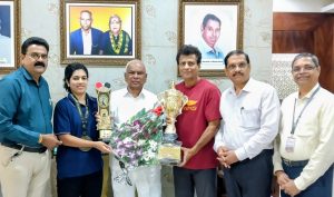 कॉमनवेल्थ टेबल टेनिस स्पर्धेत पनवेलच्या स्वस्तिका घोषची सुवर्ण झेप; लोकनेते रामशेठ ठाकूर यांच्या हस्ते सत्कार आणि ५० हजार रुपये बक्षिस